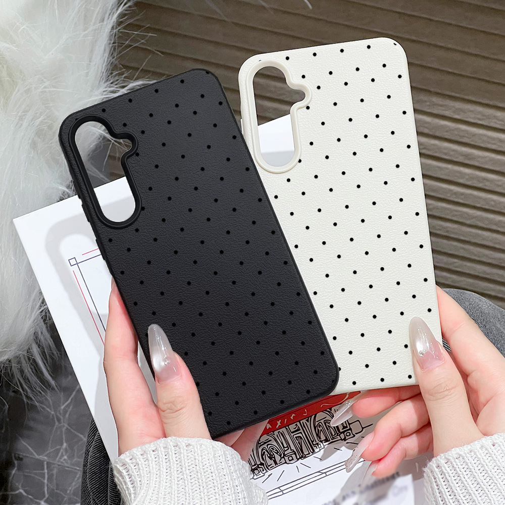 Cover in Silicone con Pois Sti - Y2K Phone Accessories recensione e prezzo